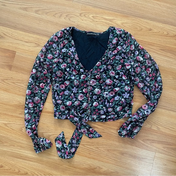 Abercrombie & Fitch Floral Front Button LongSleeve Cropped Blouse Lightweight XS - Picture 2 of 9